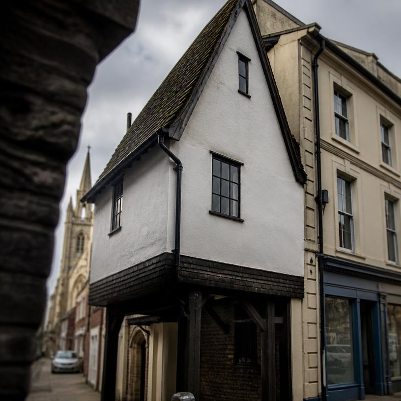 Unveiling England’s Architectural Oddities